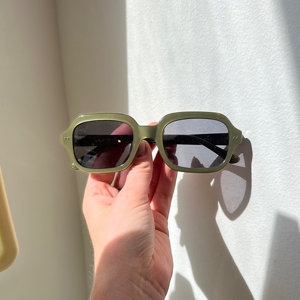 LEXXOLA - Beautiful Green Square Sunglasses